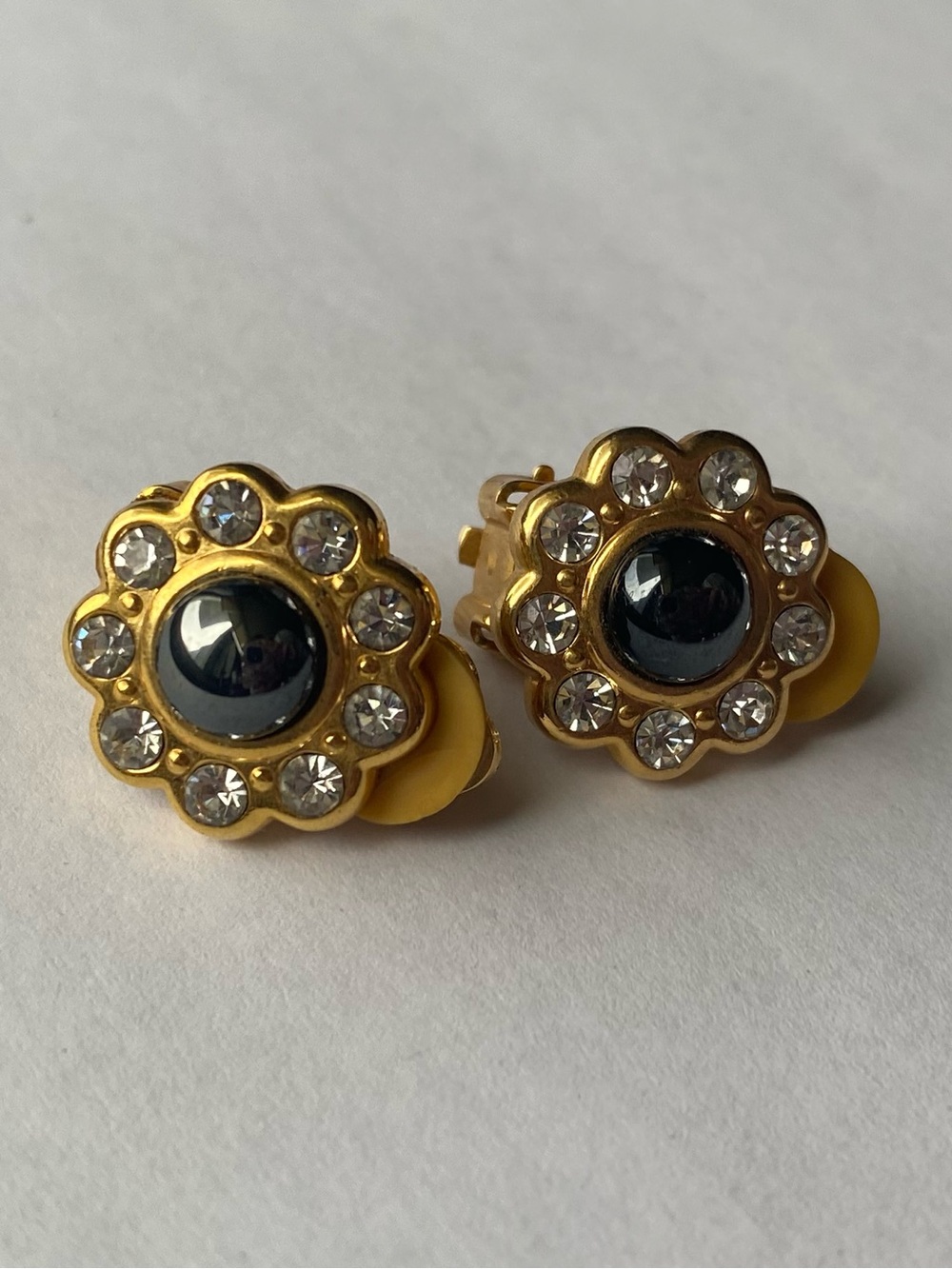 Vintage Gold-Tone Black Cabochon Rhinestone Clip-On Earrings